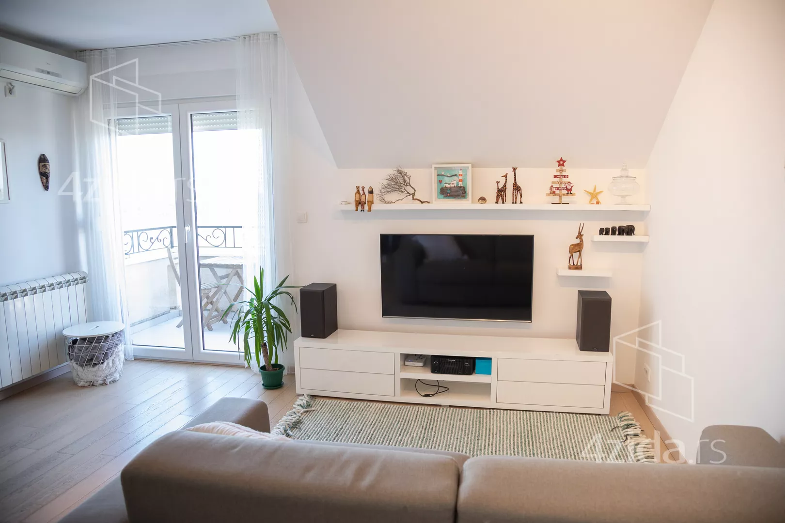 Dvoiposoban stan | 4zida