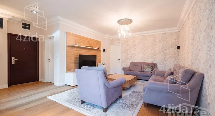 Šestosoban stan | 4zida