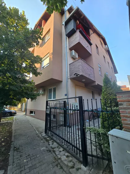 Milana Savića | 4zida.rs