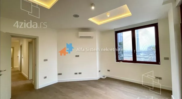 Poslovna zgrada | 4zida