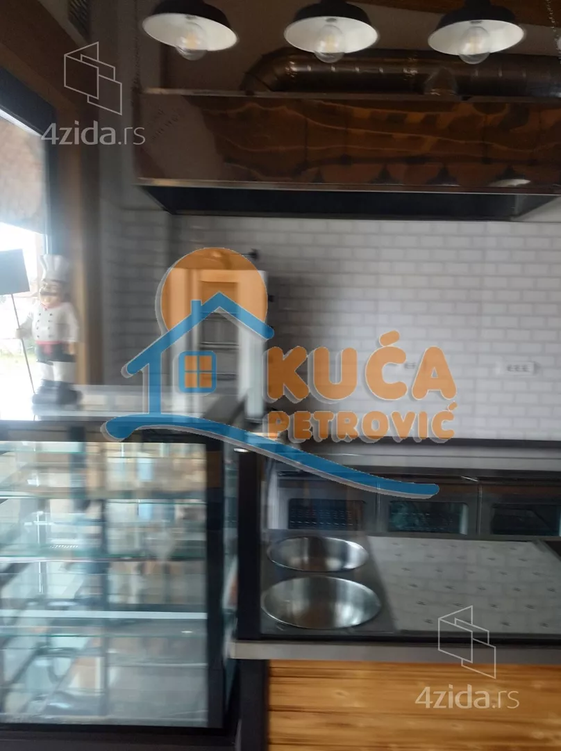 Lokal | 4zida