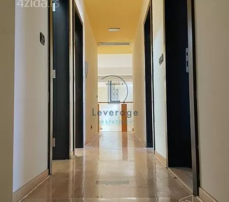 Šestosoban stan | 4zida