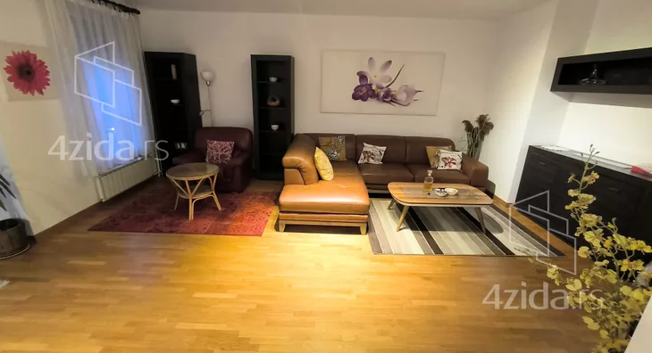 Četvoroiposoban stan | 4zida