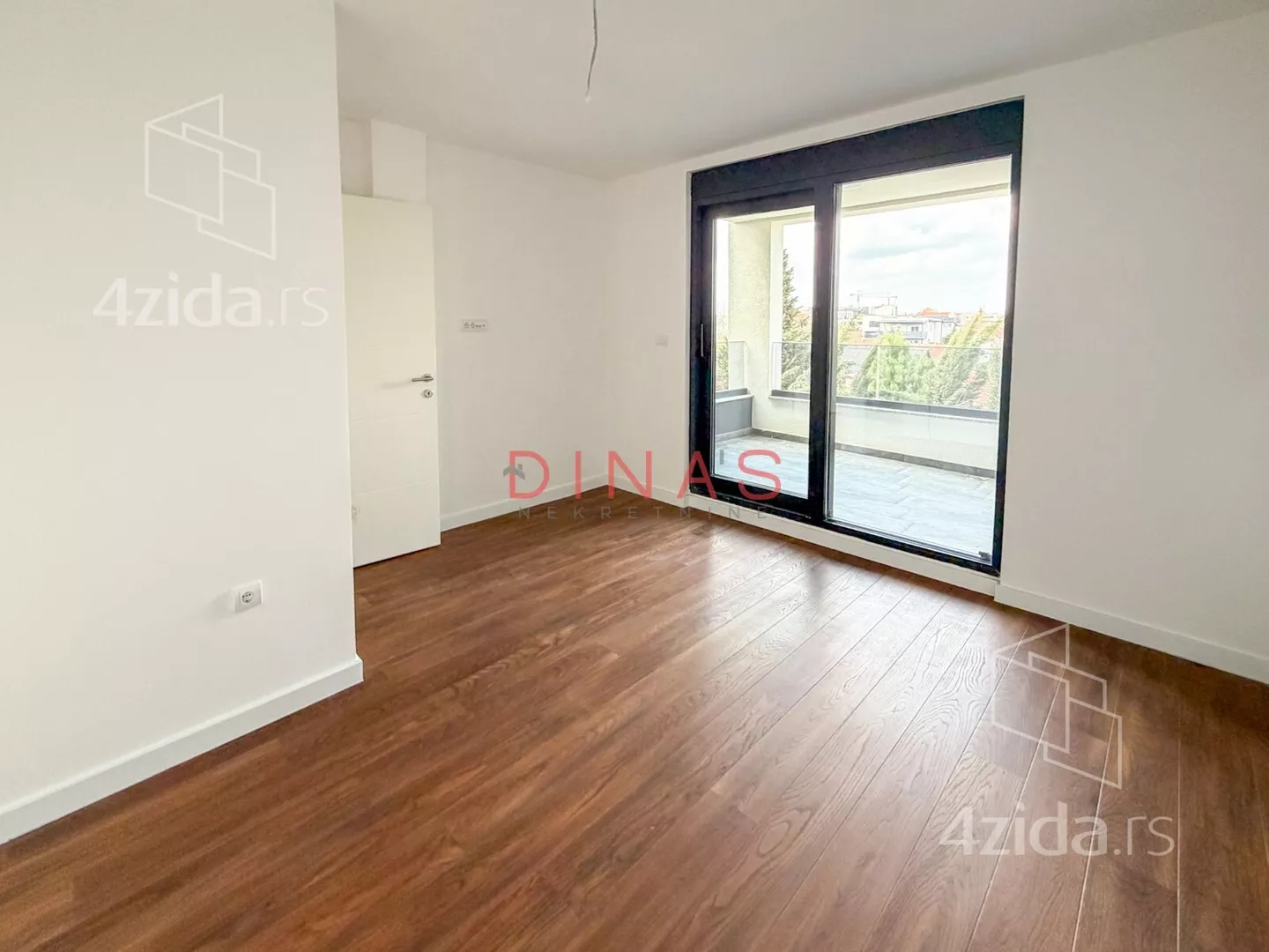 Šestosoban stan | 4zida