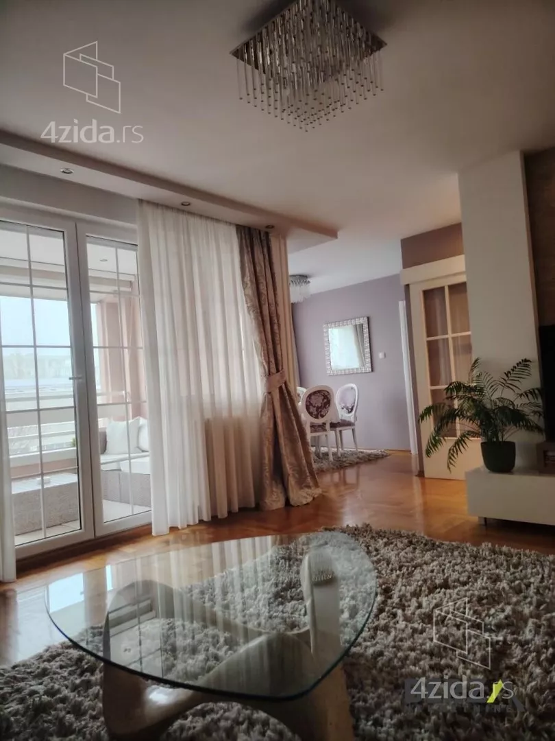 Troiposoban stan | 4zida