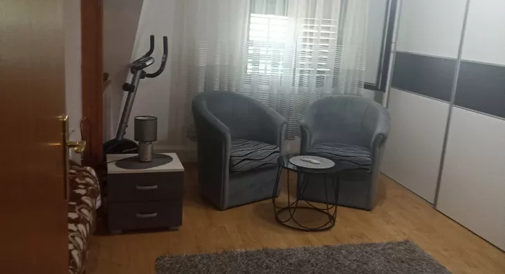 Poslovna zgrada | 4zida