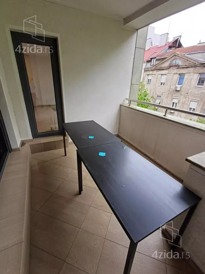 Četvoroiposoban stan | 4zida