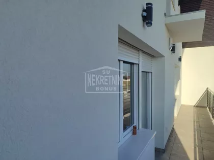 Mali Bajmok | 4zida.rs