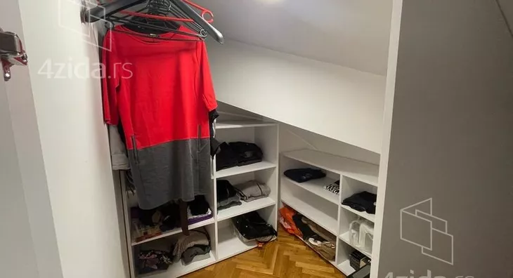 Četvoroiposoban stan | 4zida