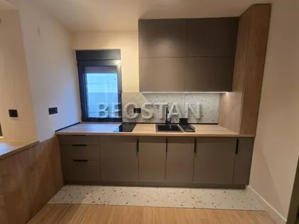 Crveni Krst Vračar | 4zida.rs