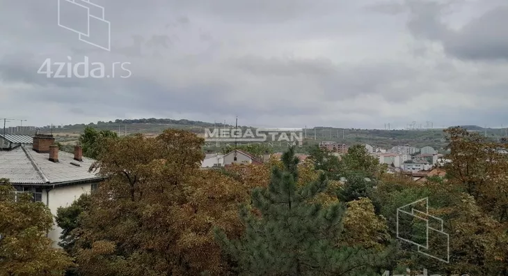 Šestosoban stan | 4zida