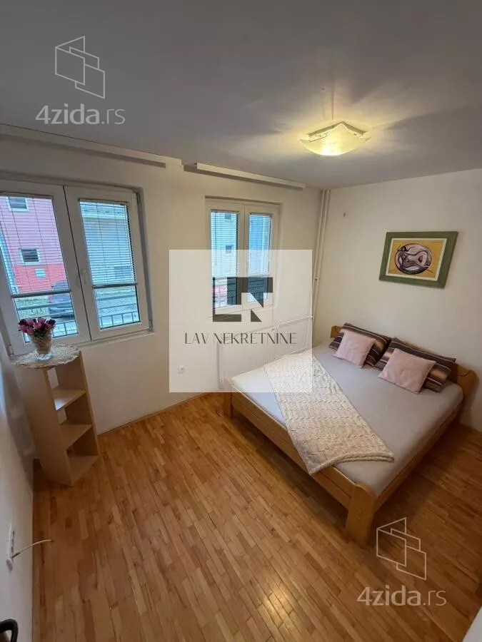 Šestosoban stan | 4zida