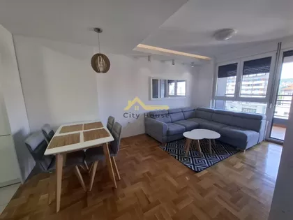 Crveni Pevac | 4zida.rs