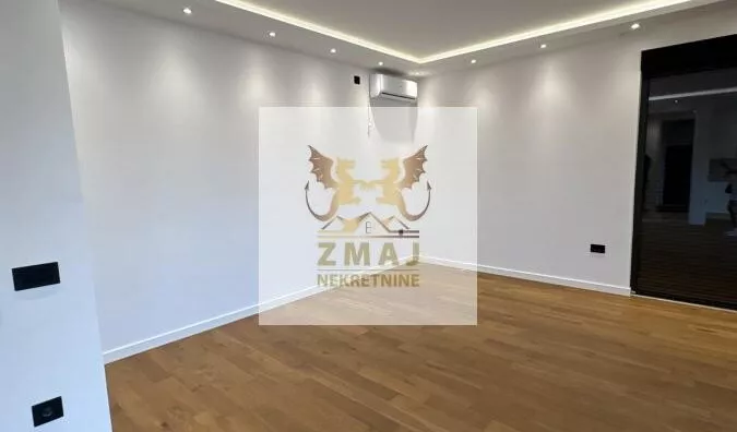 Šestosoban stan | 4zida