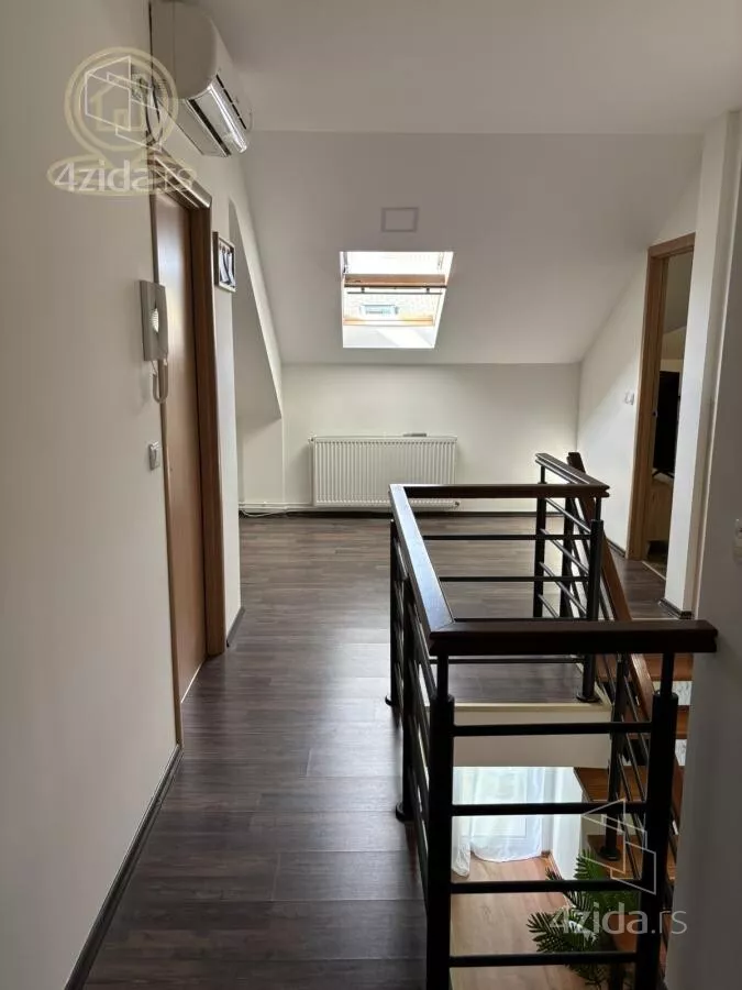 Šestosoban stan | 4zida
