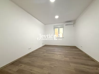 Vukov Spomenik | 4zida.rs