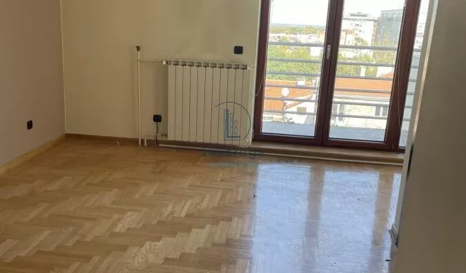 Šestosoban stan | 4zida