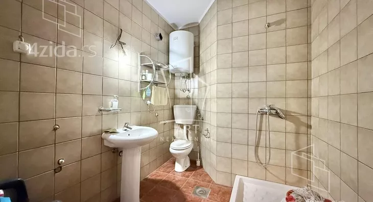 Šestosoban stan | 4zida