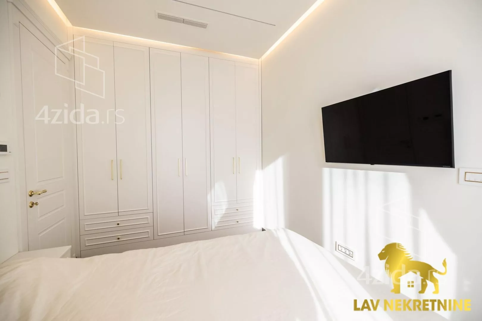 Petosoban stan | 4zida