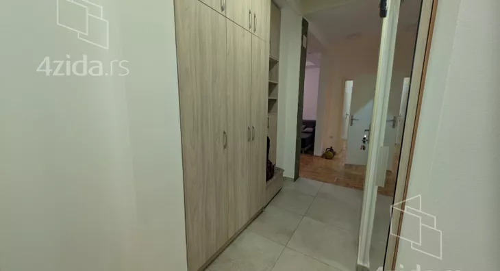 Šestosoban stan | 4zida