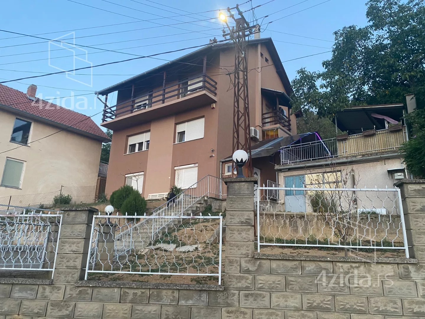 3-etažna kuća | 4zida