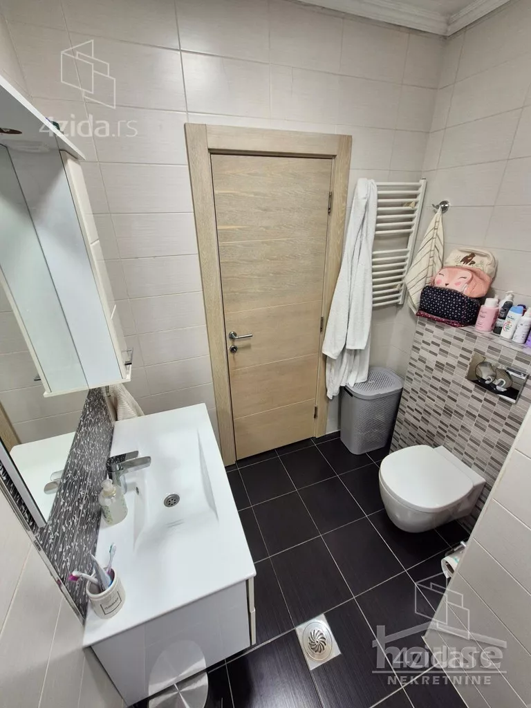 Šestosoban stan | 4zida