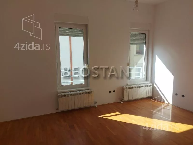 Šestosoban stan | 4zida