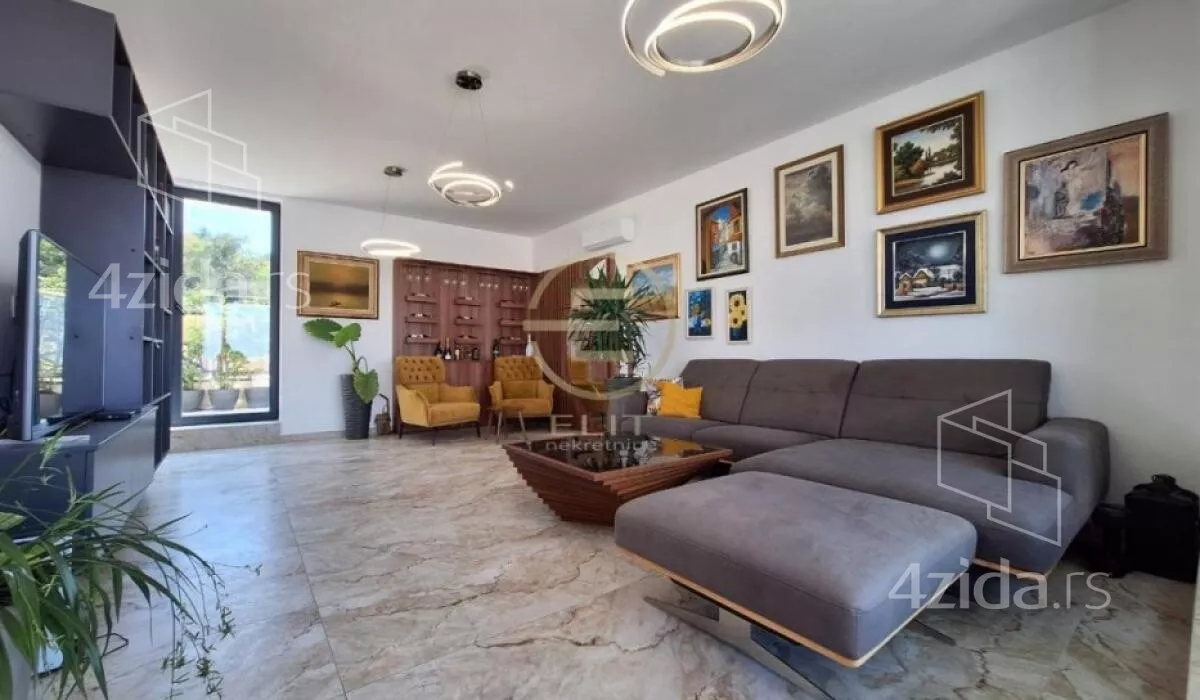 Petosoban stan | 4zida