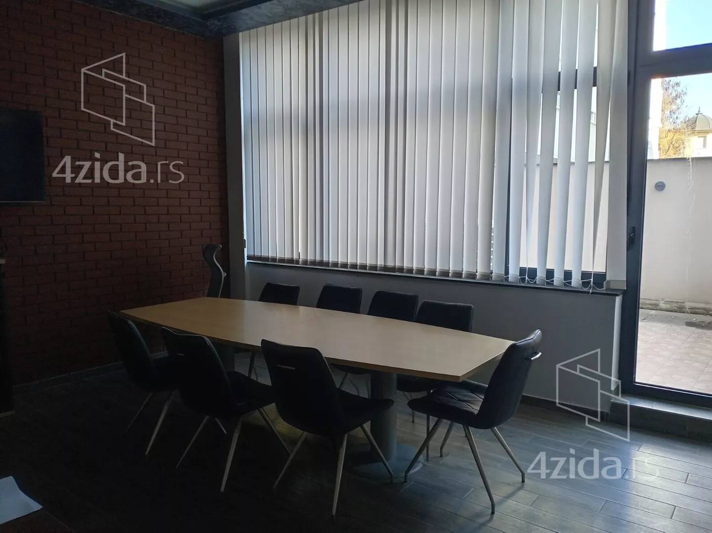 Lokal | 4zida