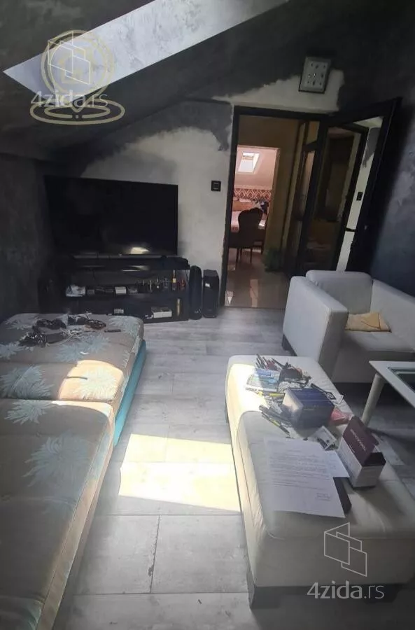 Troiposoban stan | 4zida