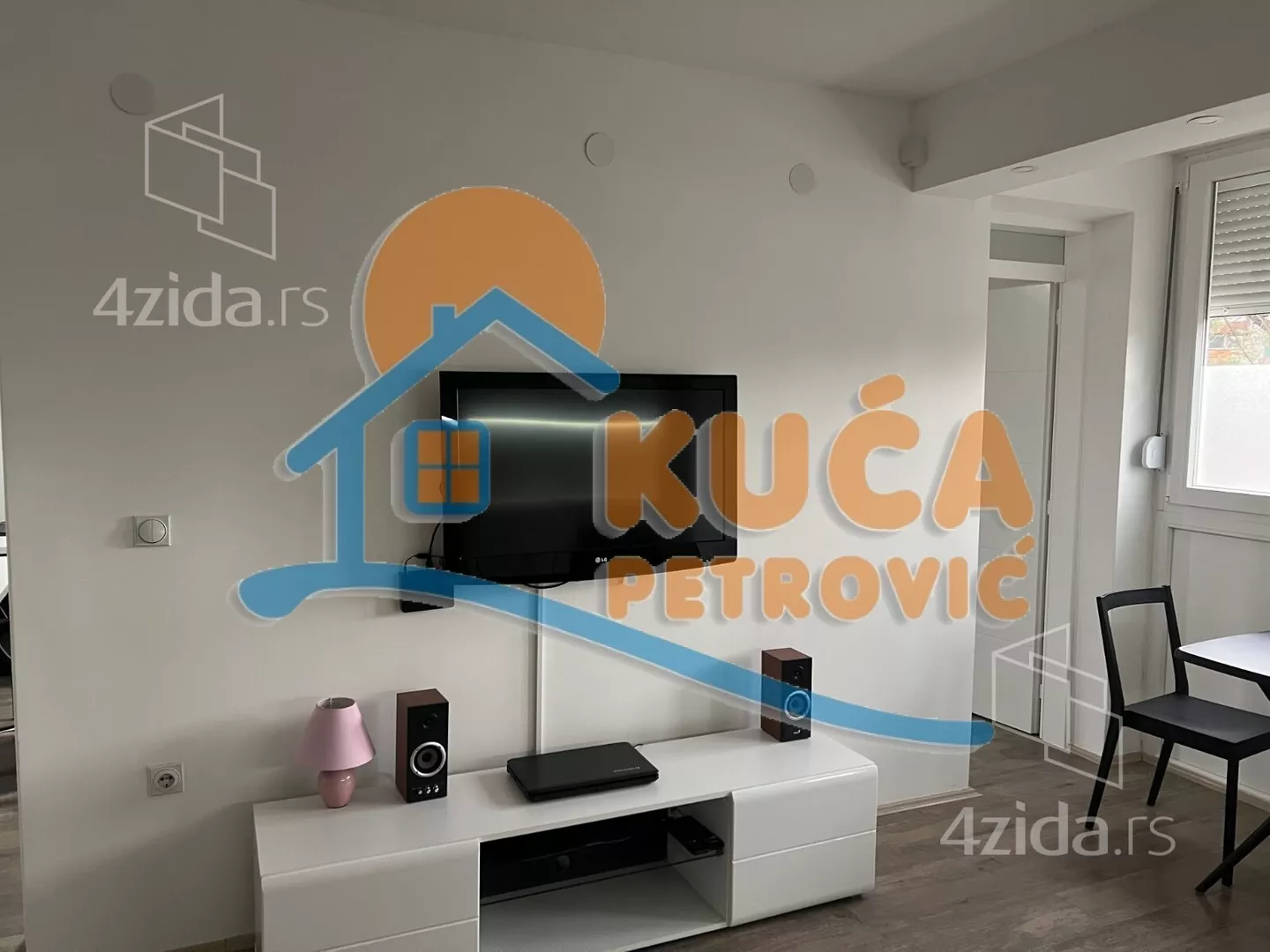 Jednoiposoban stan | 4zida