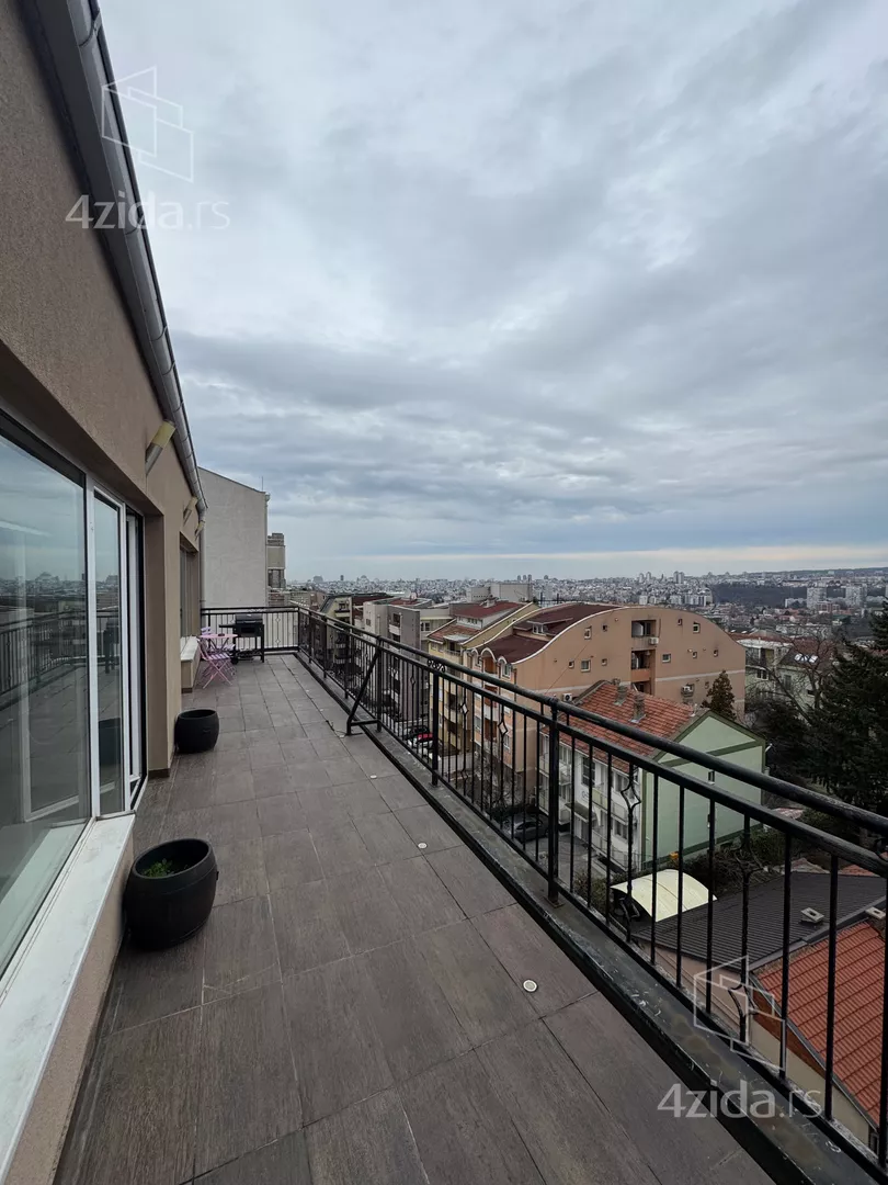 Četvoroiposoban stan | 4zida