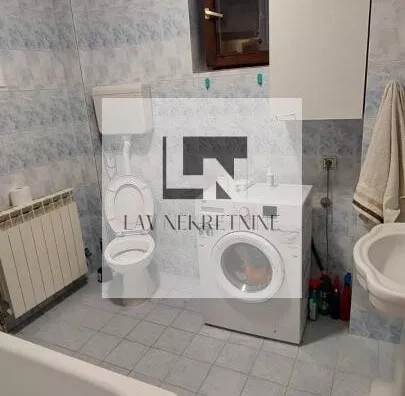 Šestosoban stan | 4zida