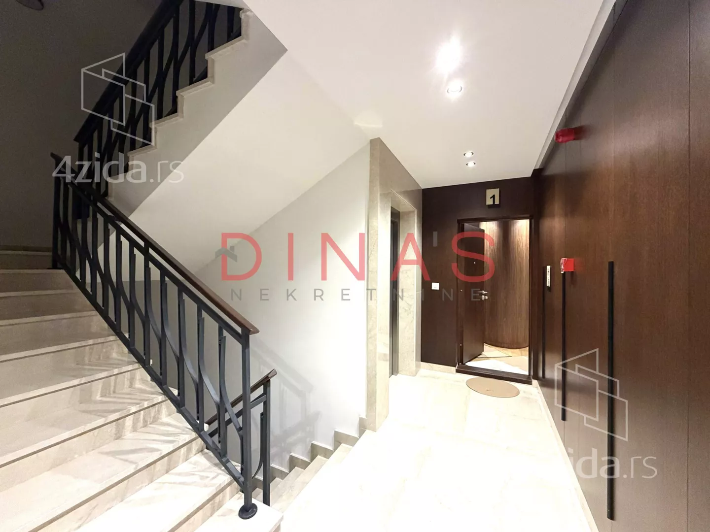 Devetosoban stan | 4zida