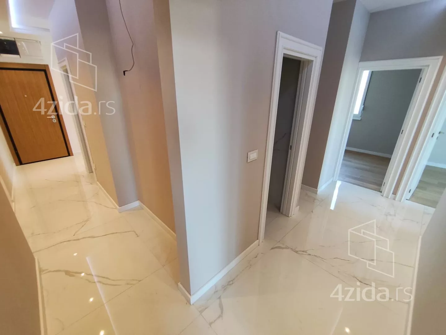 Petosoban stan | 4zida