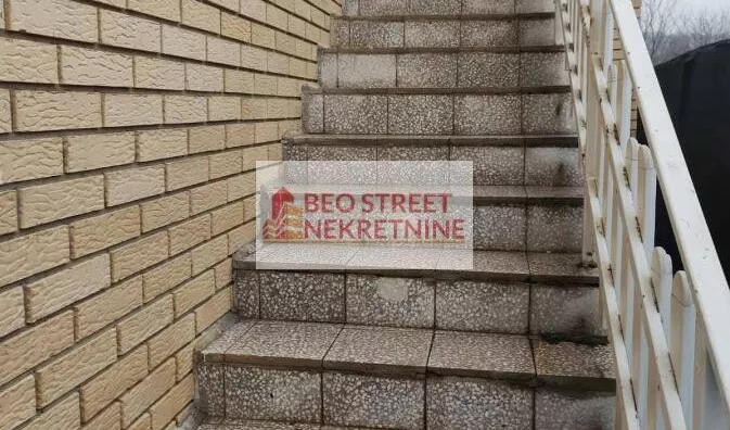 Poslovna zgrada | 4zida