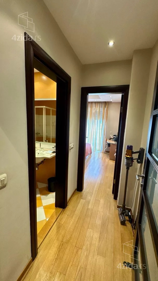 Petoiposoban stan | 4zida