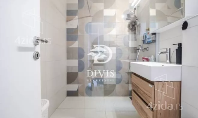 Četvoroiposoban stan | 4zida