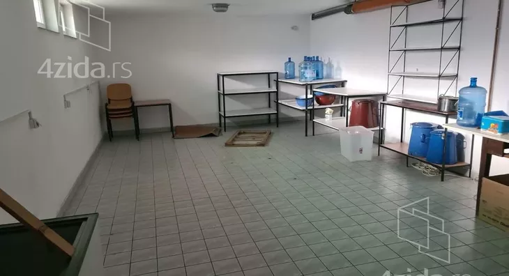 Poslovna zgrada | 4zida