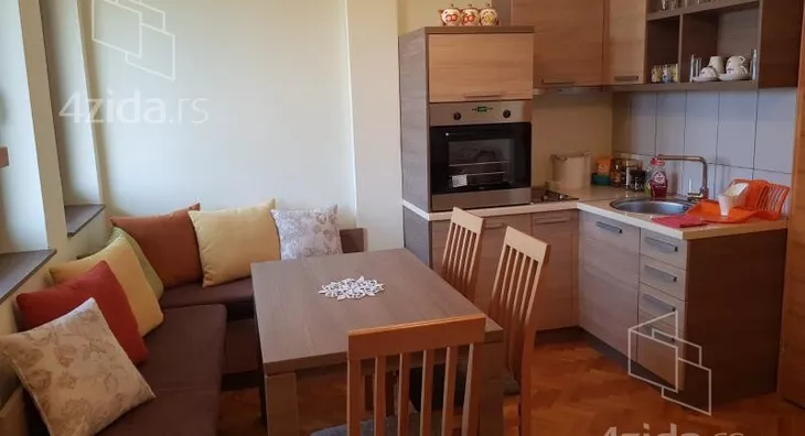 Petosoban stan | 4zida