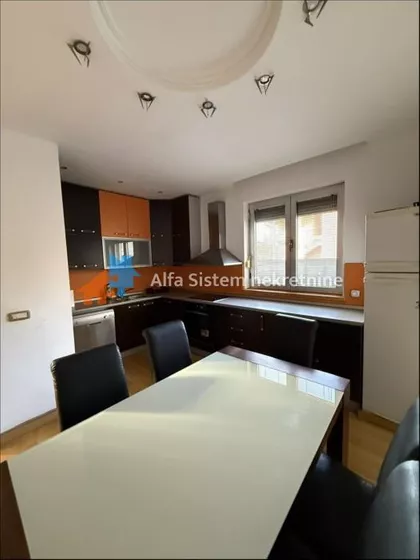 Surčin (mesto) | 4zida.rs