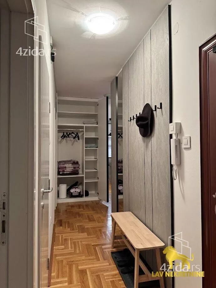 Troiposoban stan | 4zida