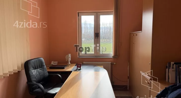 Poslovna zgrada | 4zida