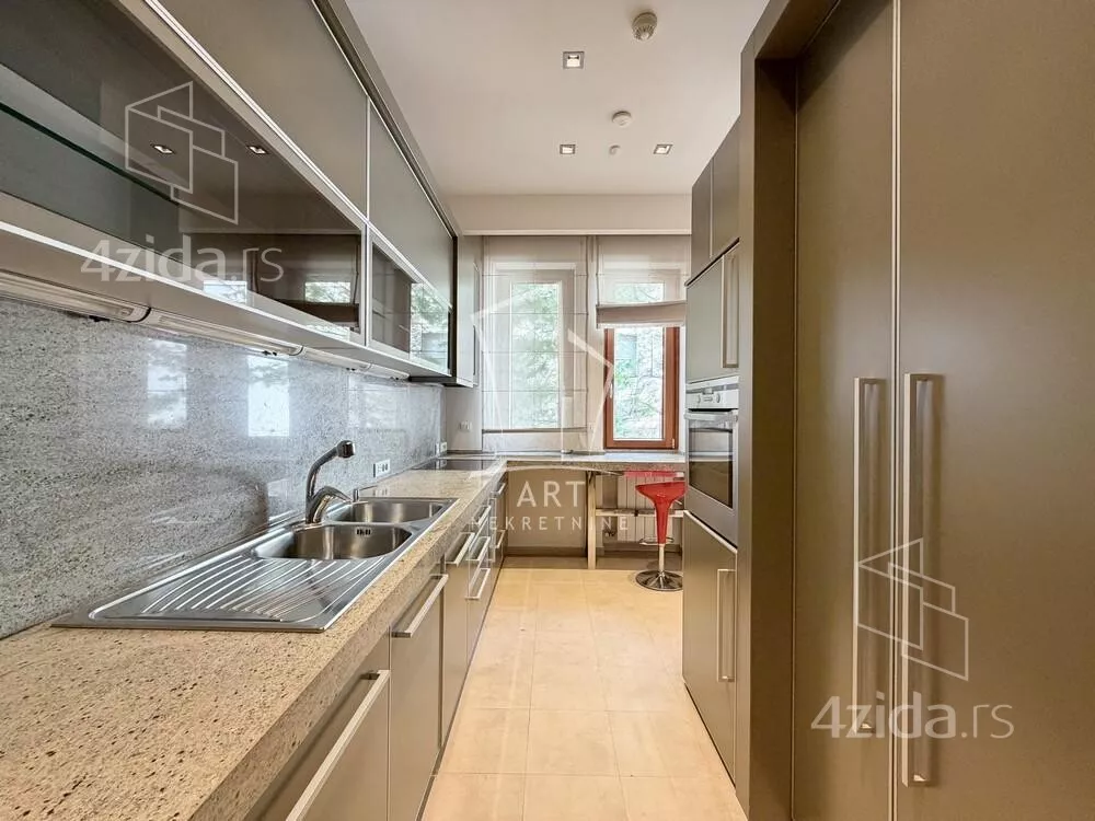 Petosoban stan | 4zida