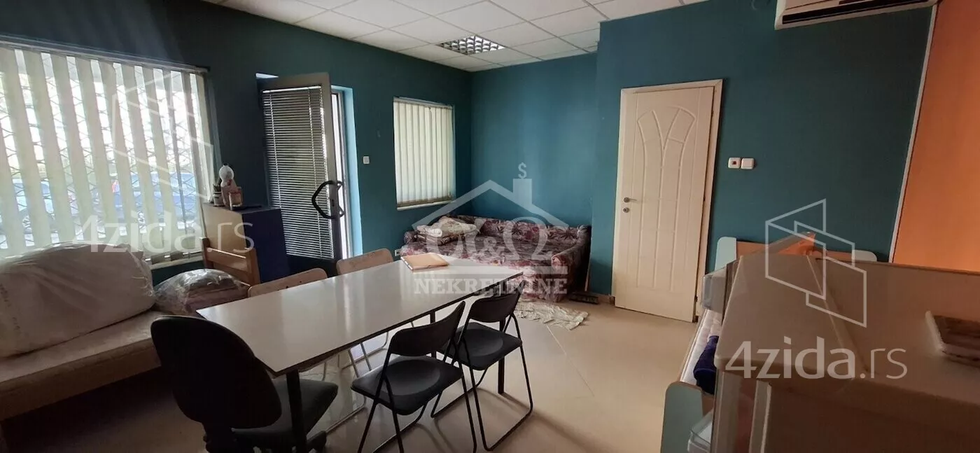 Poslovna zgrada | 4zida