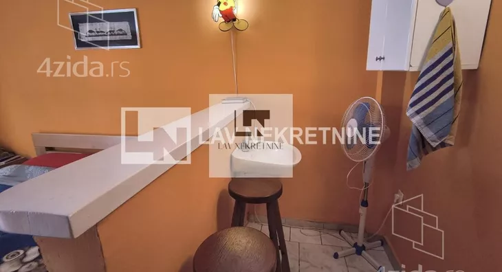 Petosoban stan | 4zida