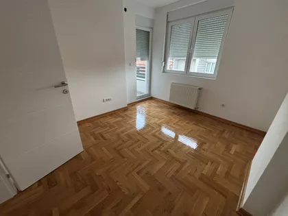 Trg Kosturnica | 4zida.rs