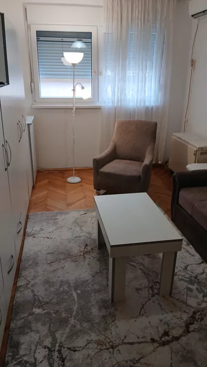 Kneza Lazara 14 | 4zida.rs