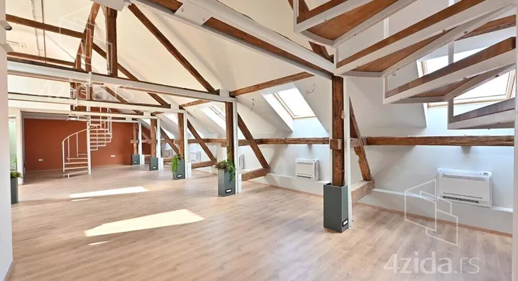 Poslovna zgrada | 4zida