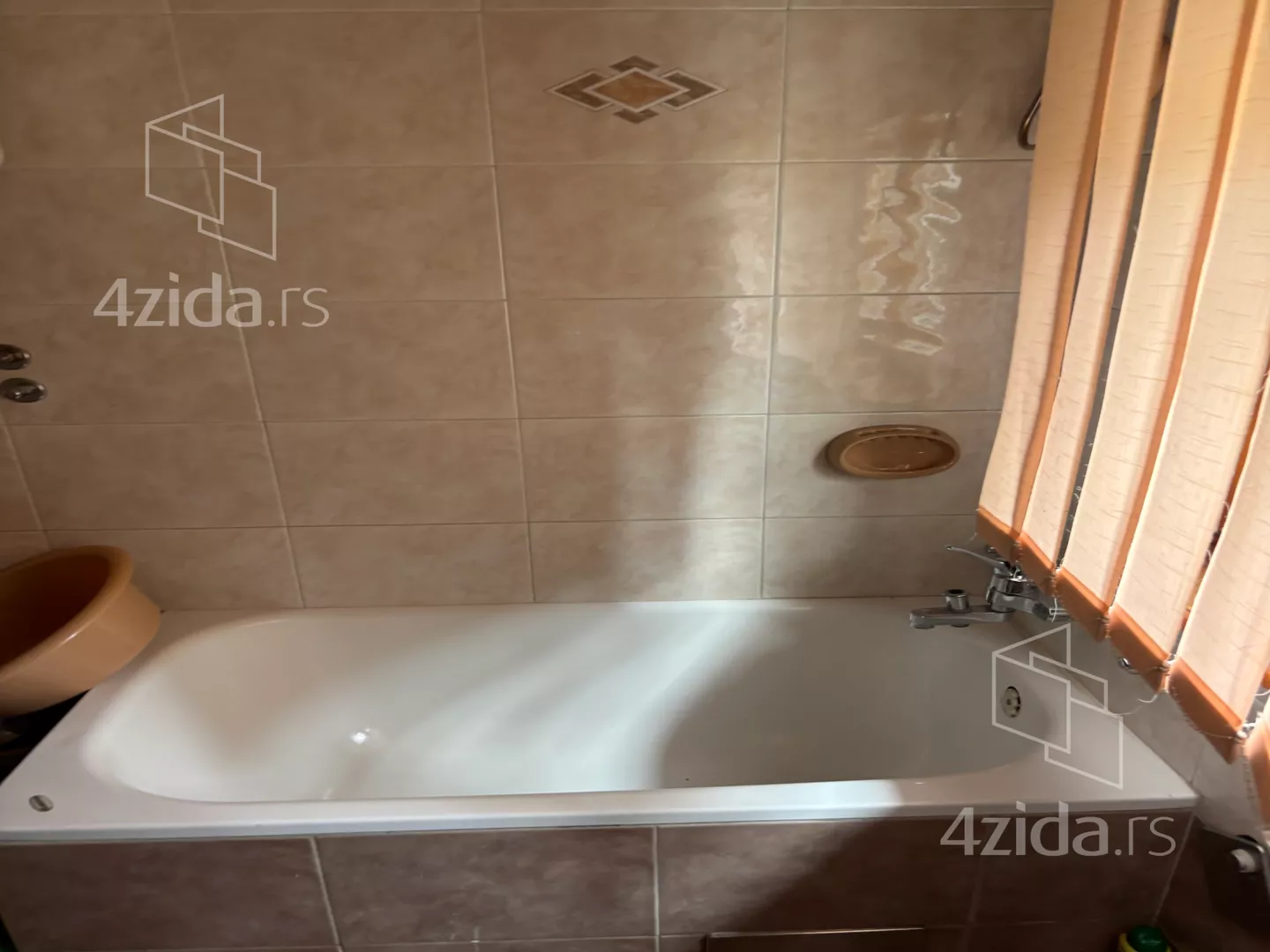 Poslovna zgrada | 4zida